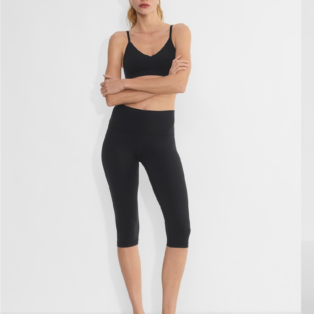 Aritzia Golden Cheeky Crop Black Leggings